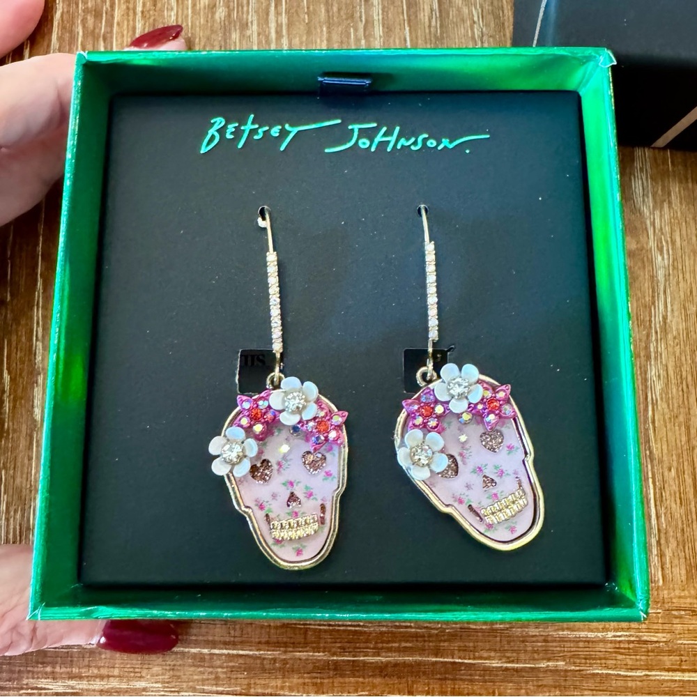 NIP Betsey Johnson pink skull earrings - Picture 3 of 9